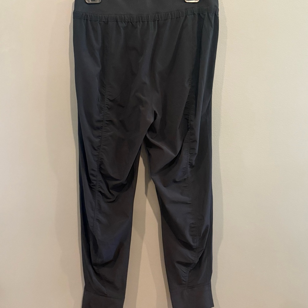 *GENTLY WORN* Women's Athleta Size 10P Attitude Mid Rise Jogger - Picture 2 of 7